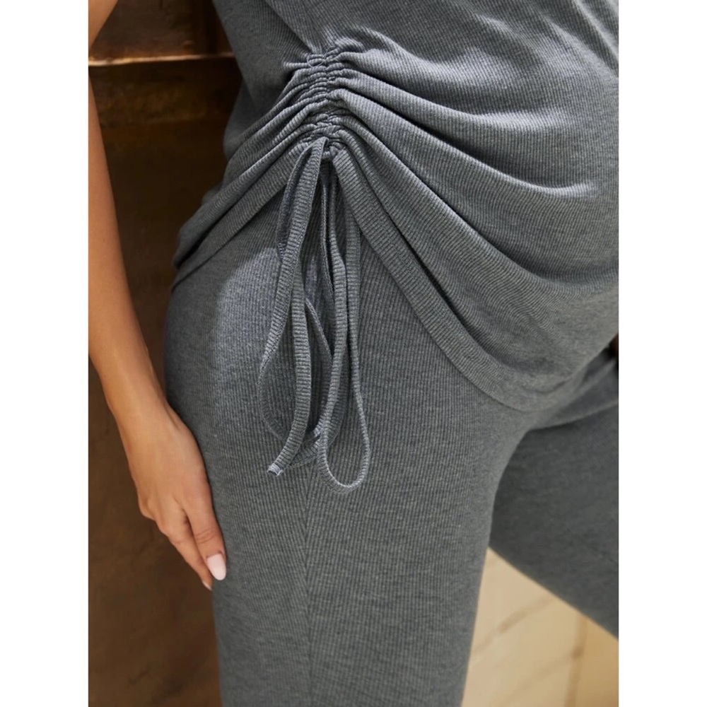 Cassini Maternity Drawstring Ruched Tee & Leggings Set - Picture 3 of 6